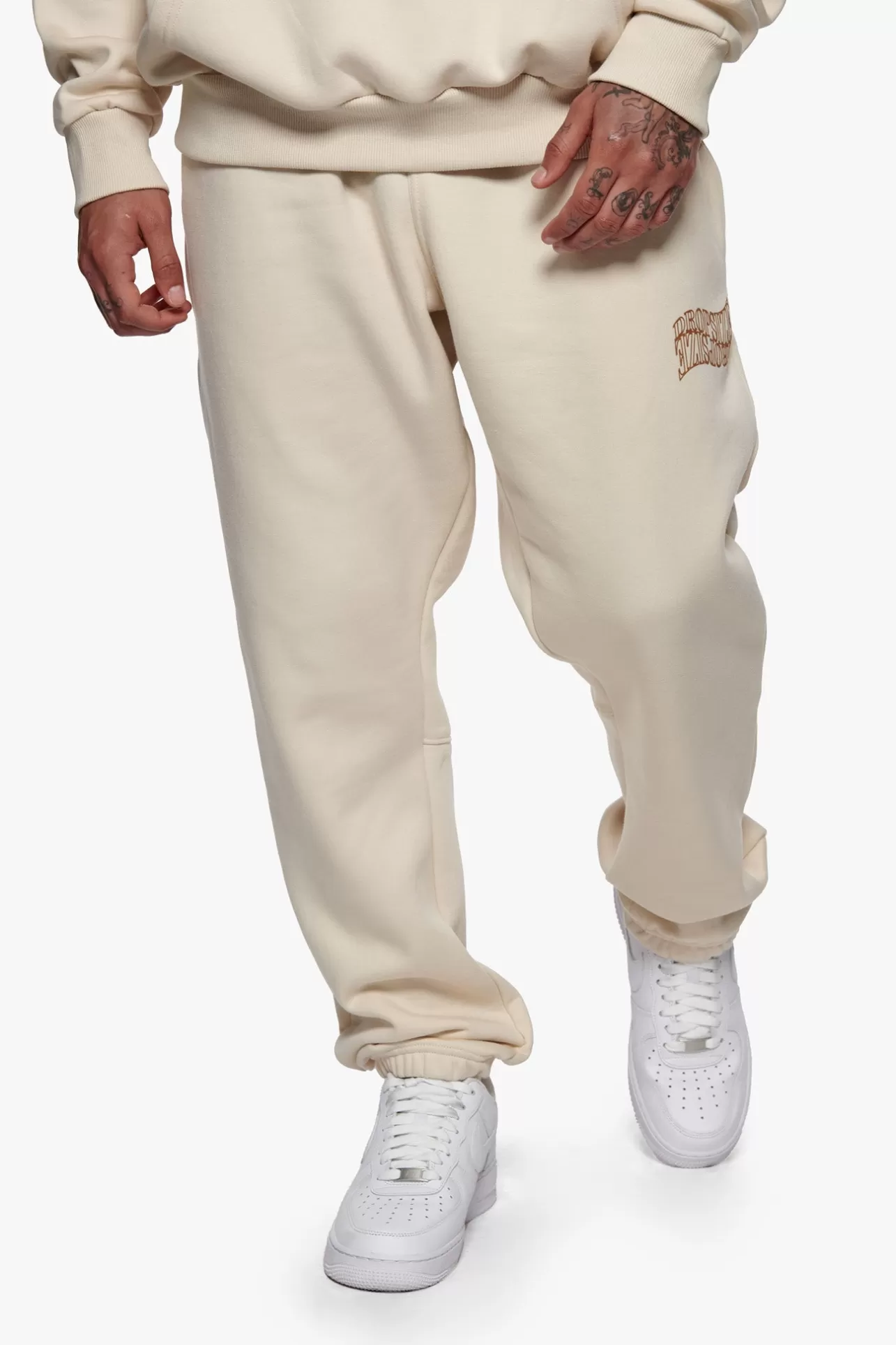 Dropsize HEAVY MIRRORED LOGO JOGGER COCONUT MILK* Jogging