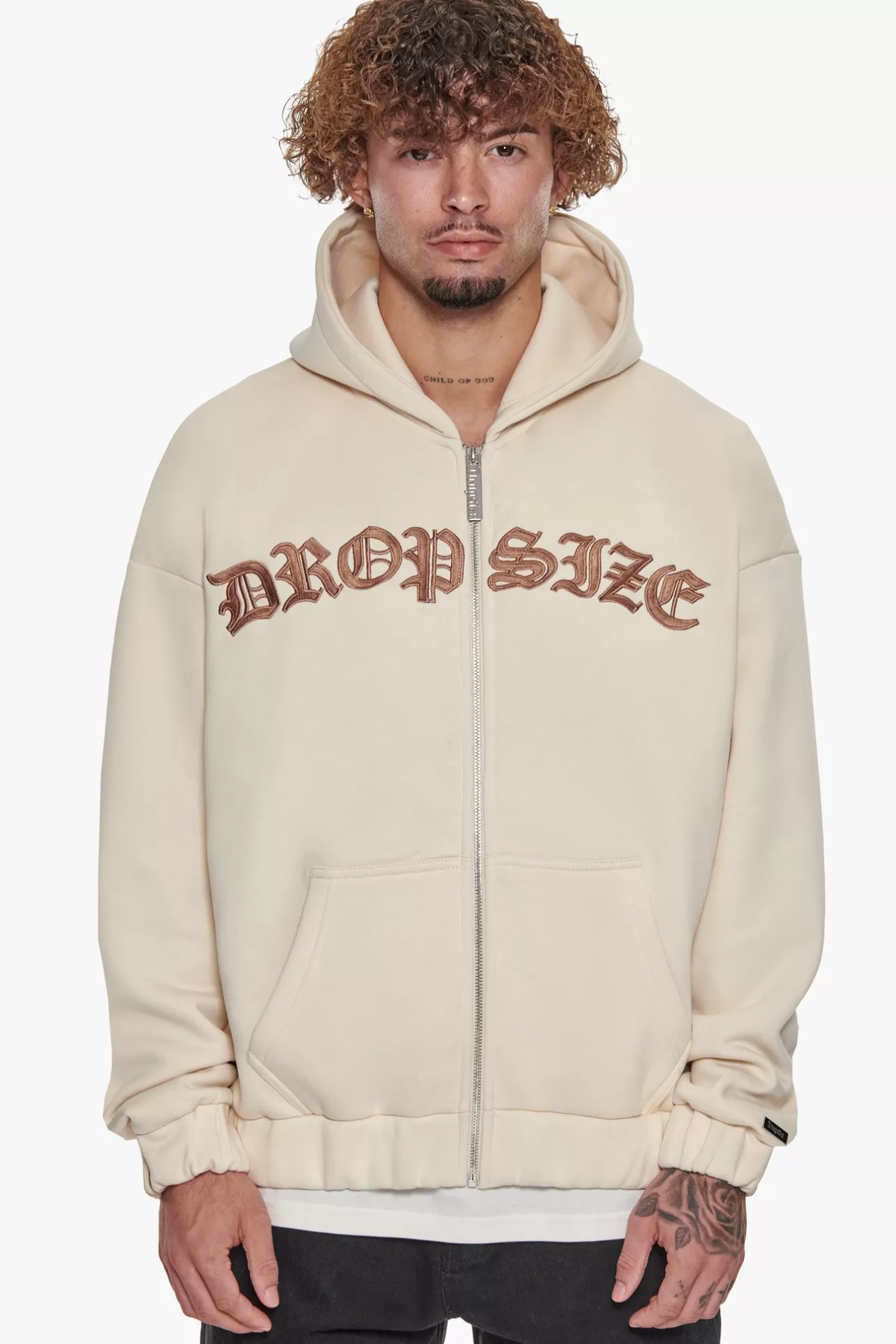 Dropsize SUPER HEAVY OVERSIZE MID FRONT EMBO ZIP HOODIE COCONUT MILK* Zips